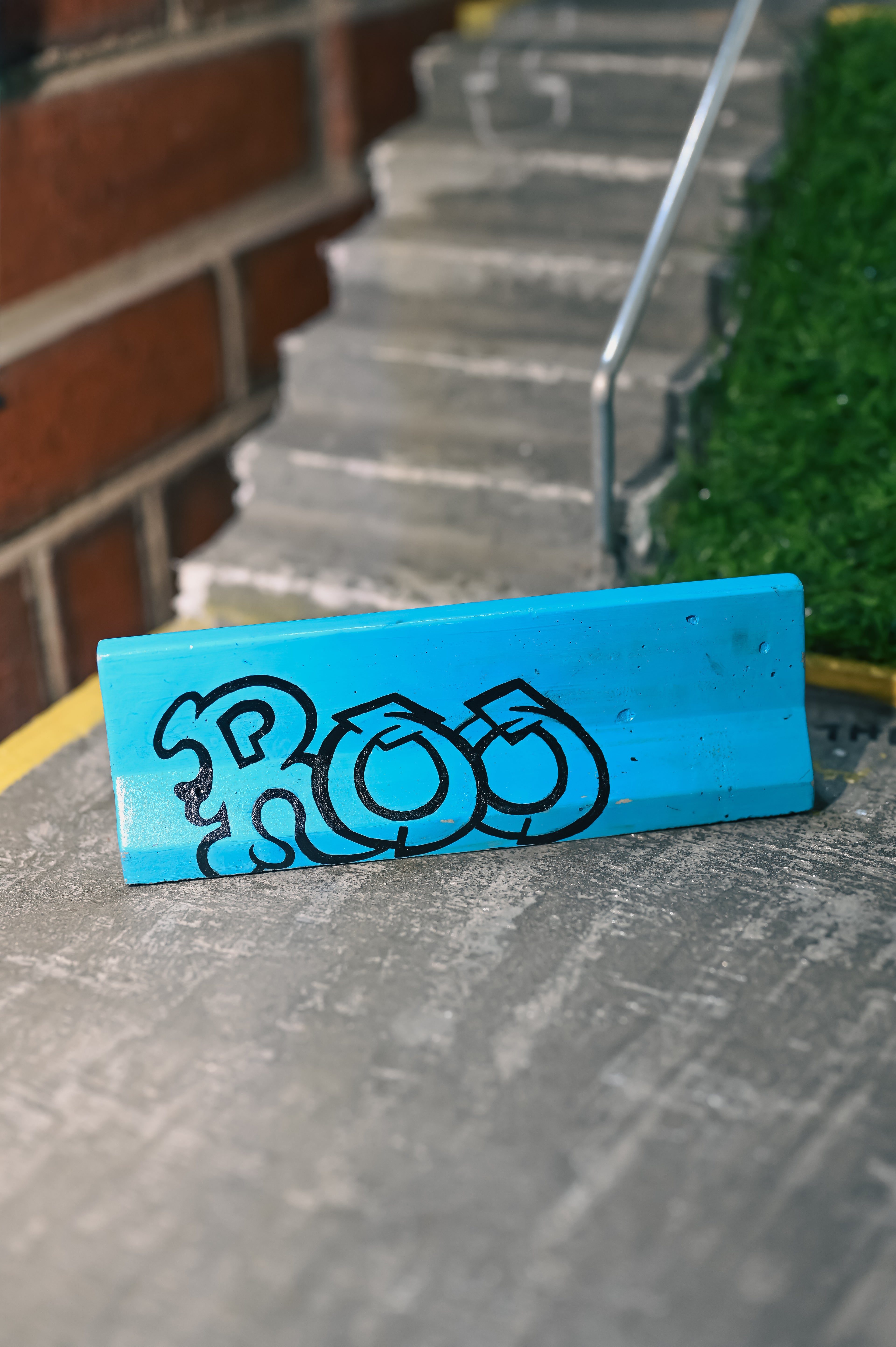 Blue Graffiti Roo Jersey Concrete Barrier